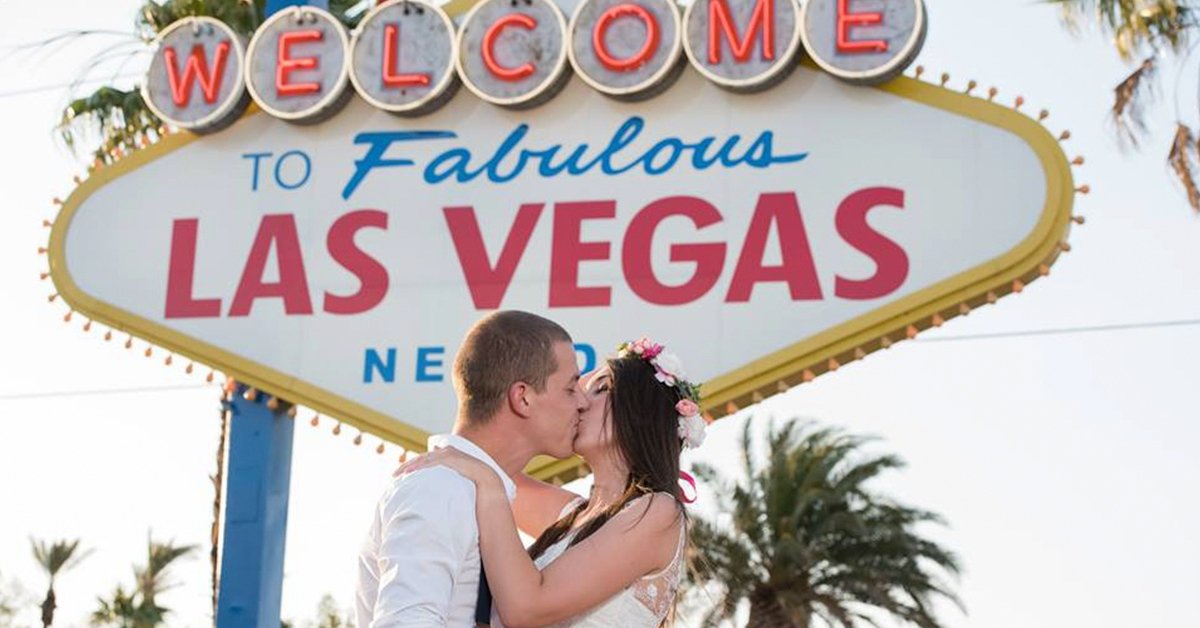 Esküvő a Las Vegas táblánál